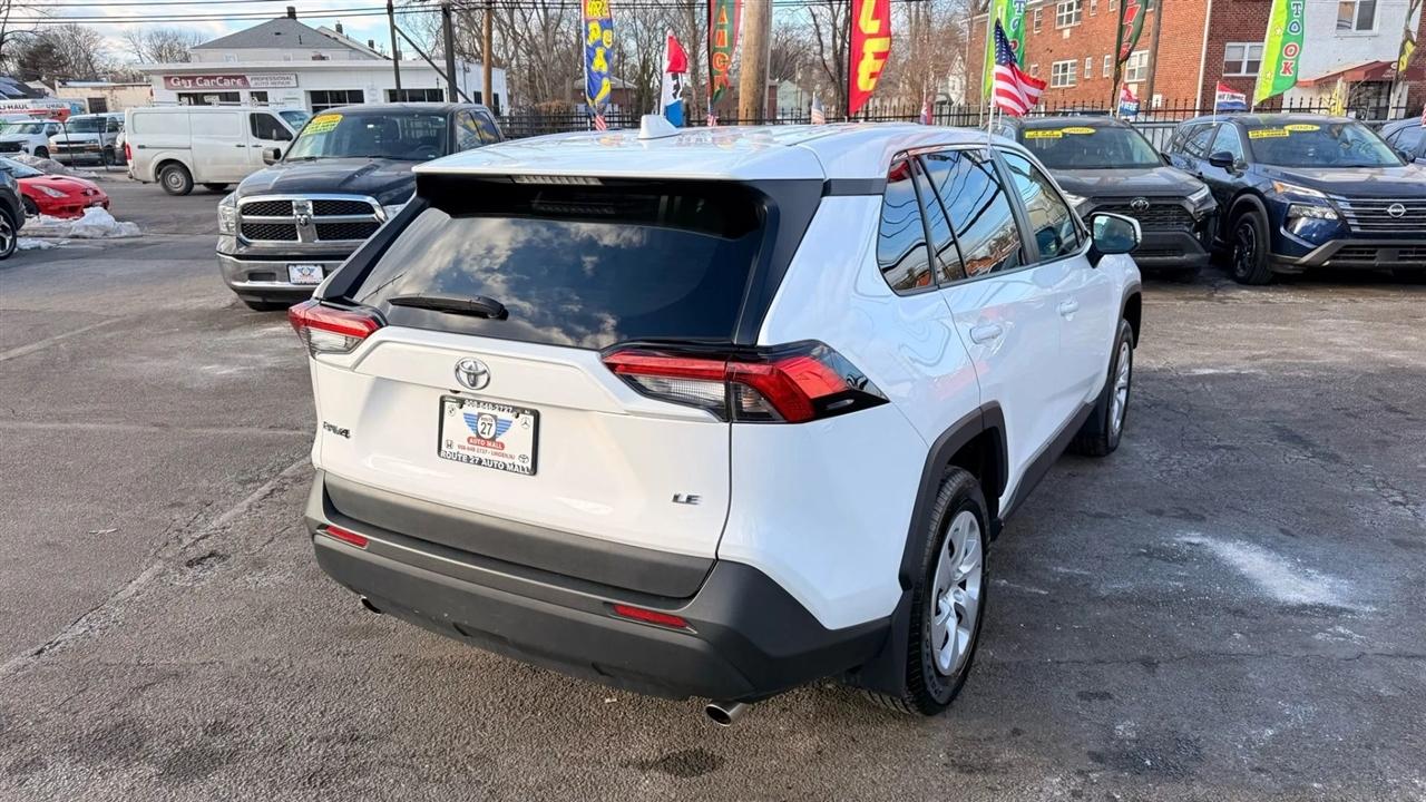 Toyota RAV4 LE 2024