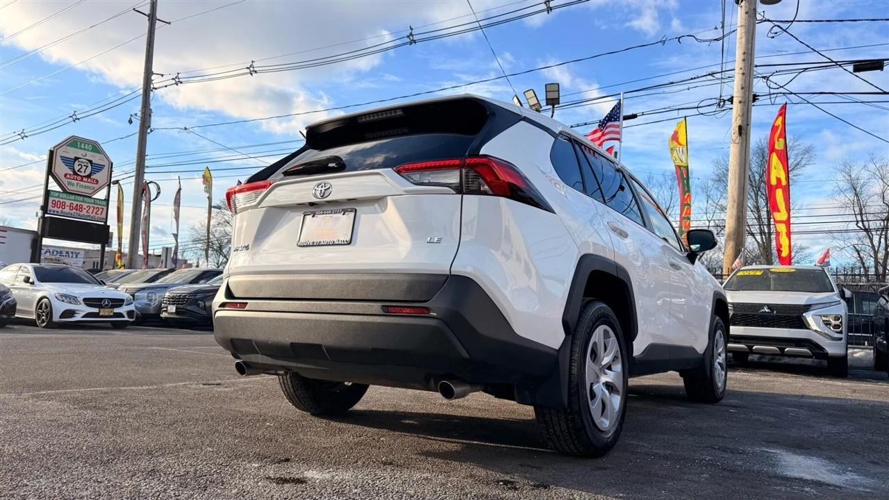 Toyota RAV4 LE 2024