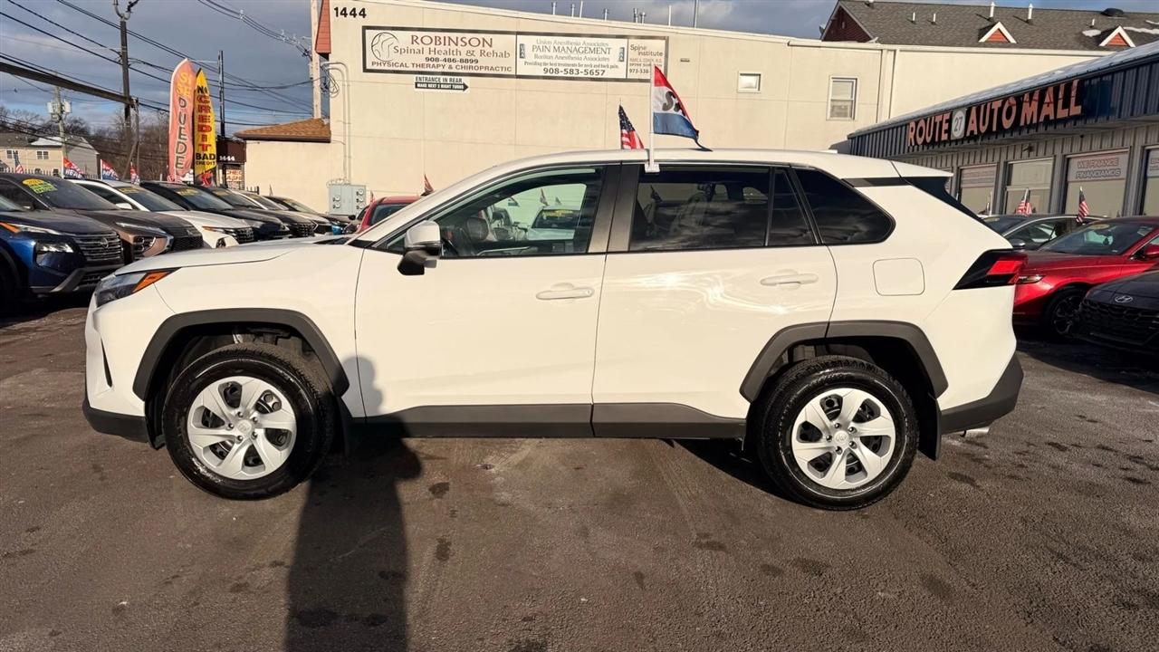 Toyota RAV4 LE 2024