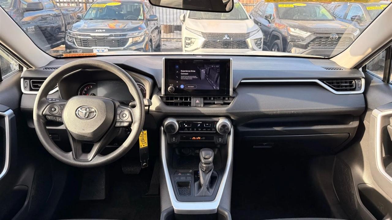Toyota RAV4 LE 2024