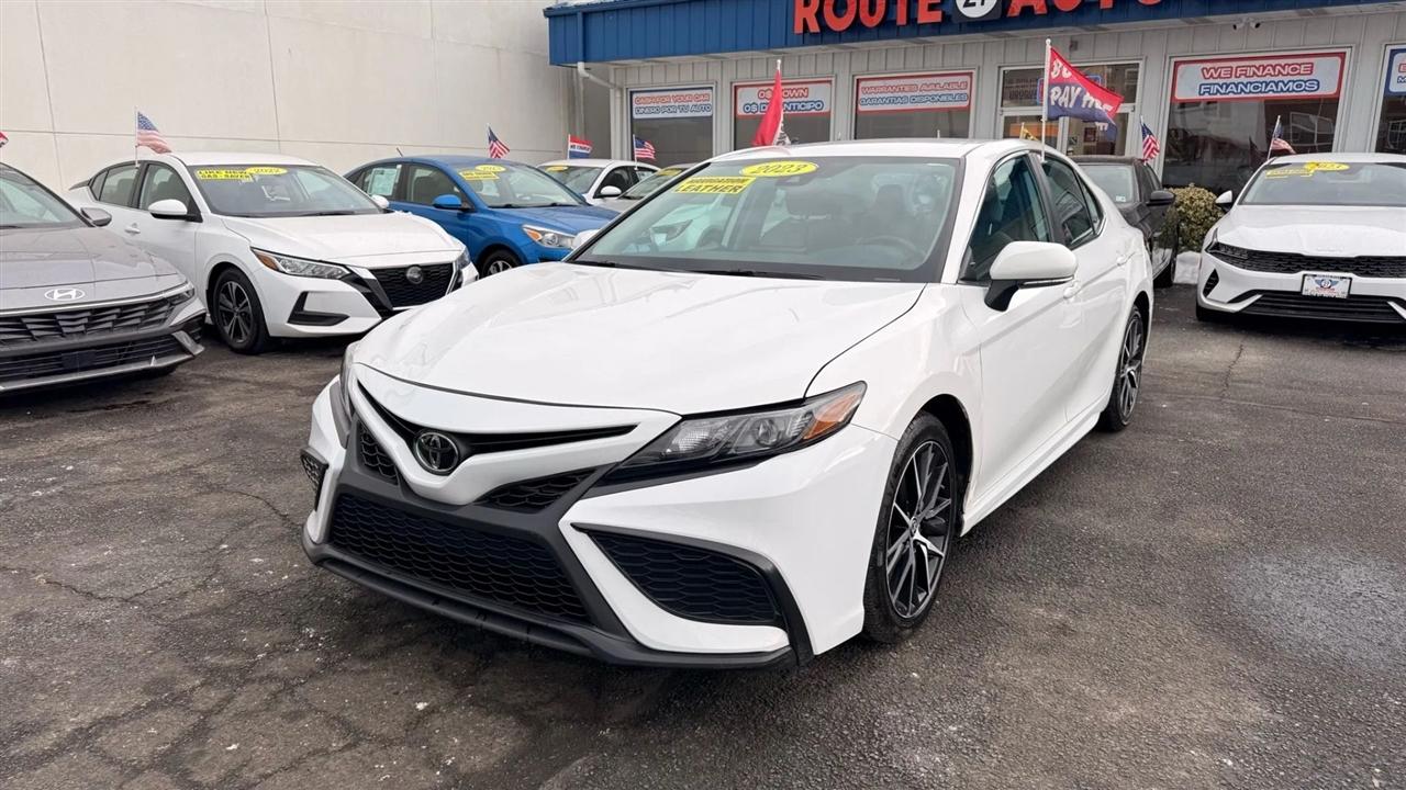 Toyota Camry SE 2023