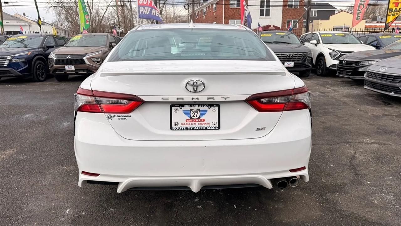 Toyota Camry SE 2023