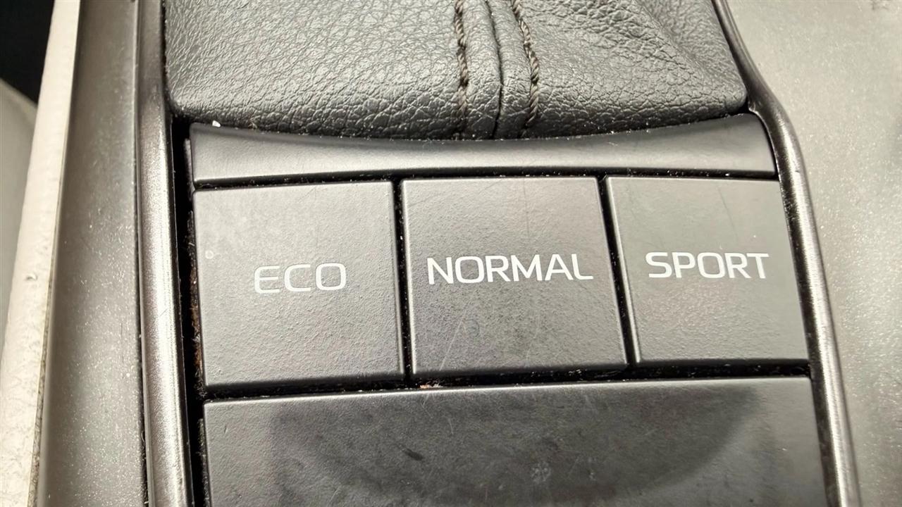 Toyota Camry SE 2023