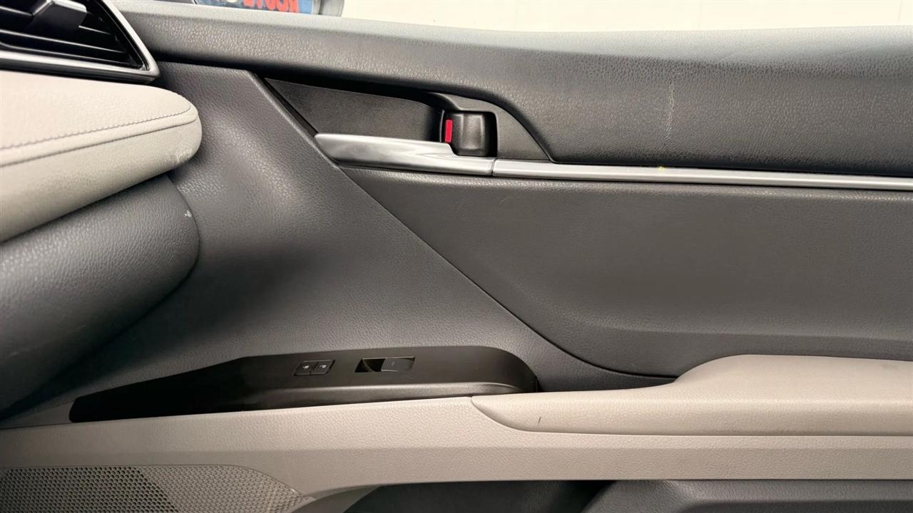 Toyota Camry SE 2023