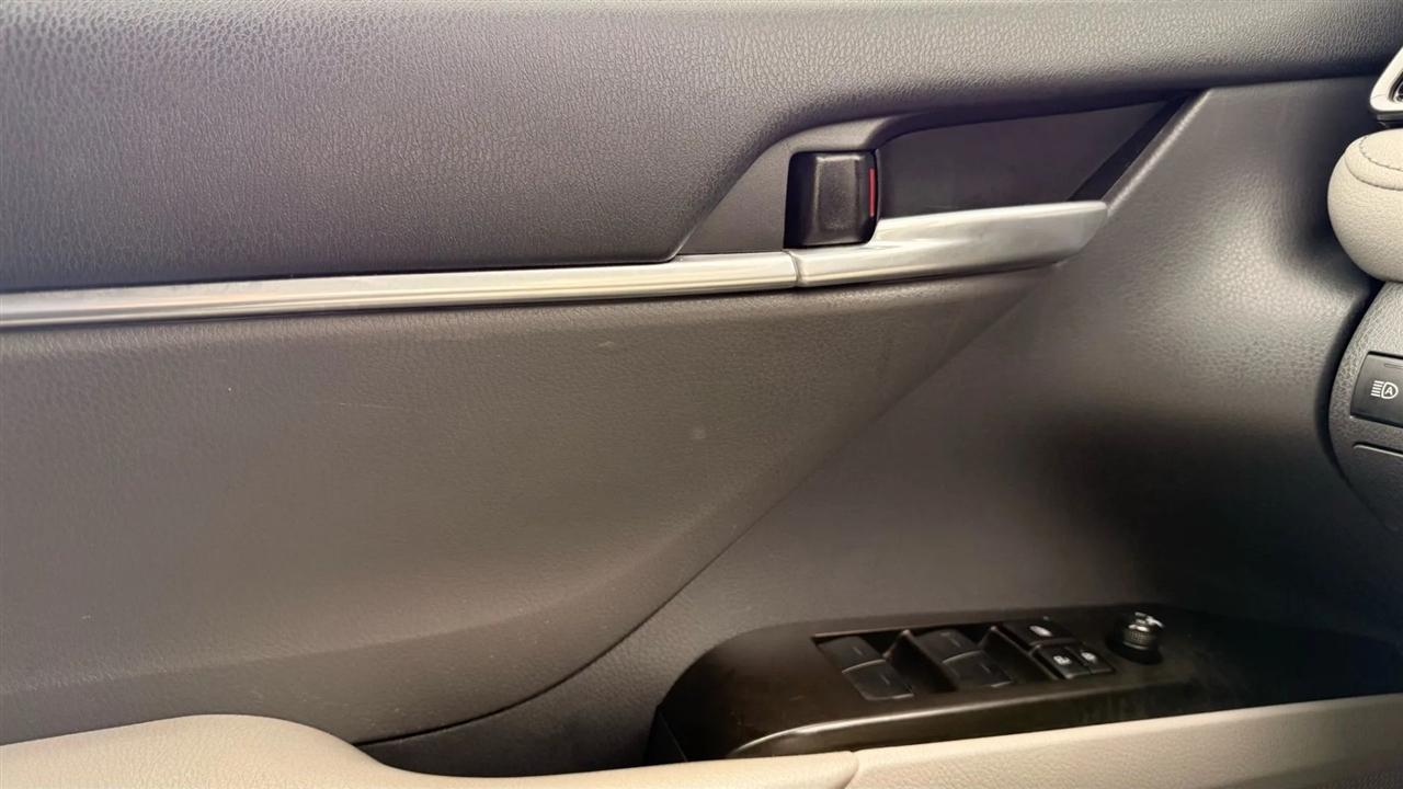 Toyota Camry SE 2023