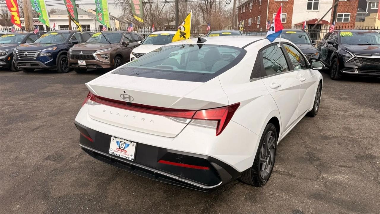 Hyundai Elantra SEL Convenience 2025