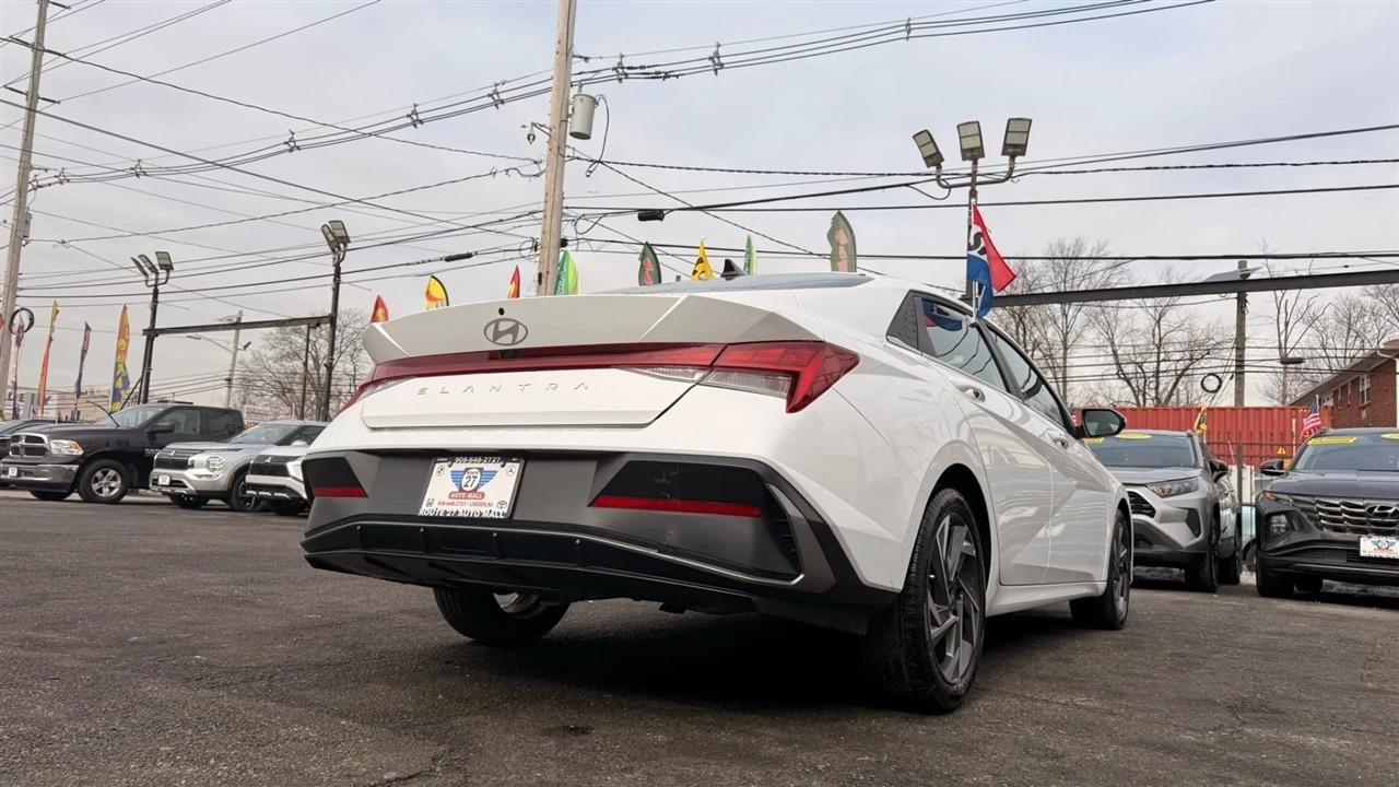 Hyundai Elantra SEL Convenience 2025