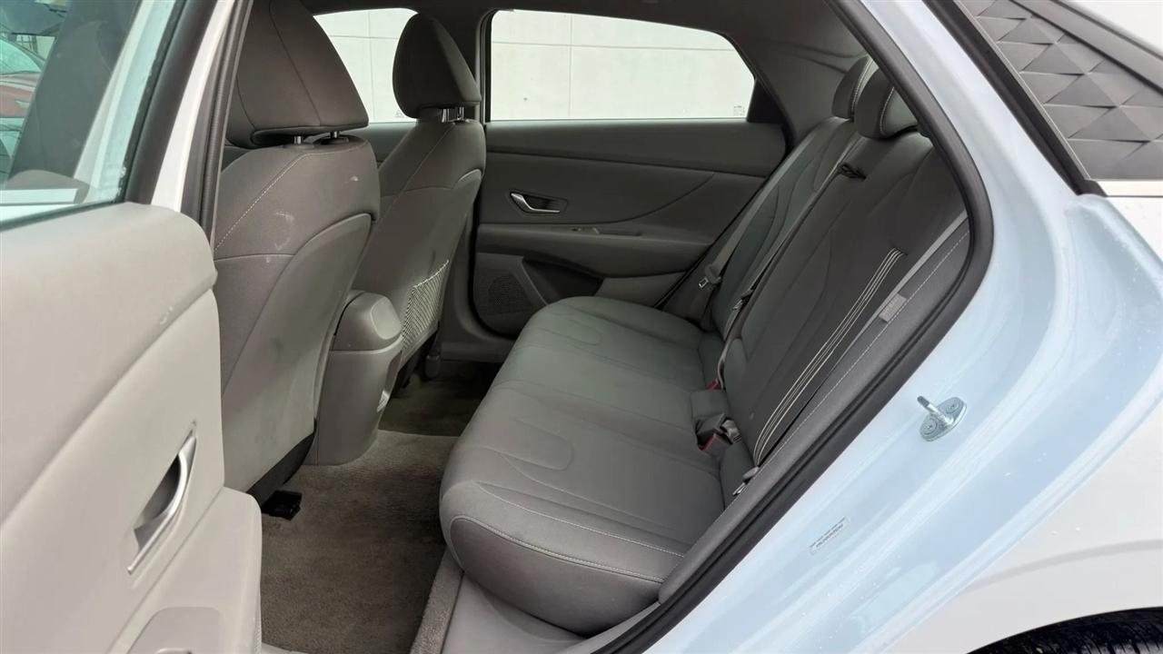 Hyundai Elantra SEL Convenience 2025