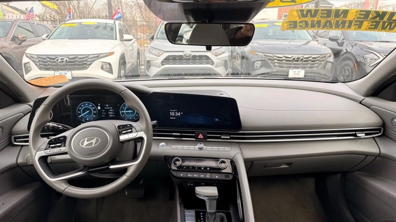 Hyundai Elantra SEL Convenience 2025