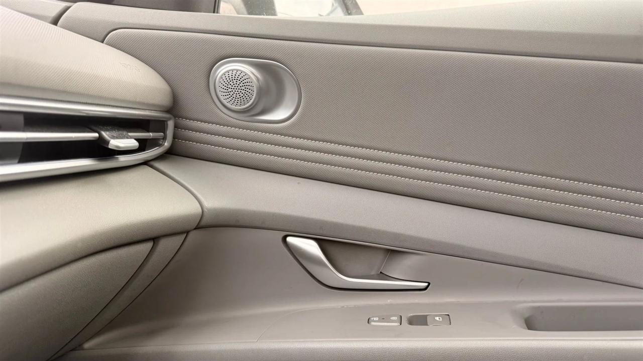 Hyundai Elantra SEL Convenience 2025