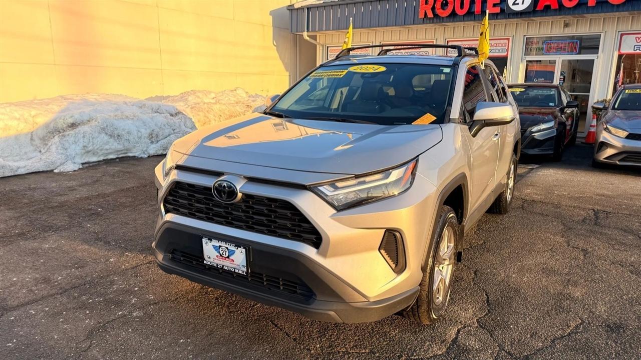 Toyota RAV4 XLE 2024