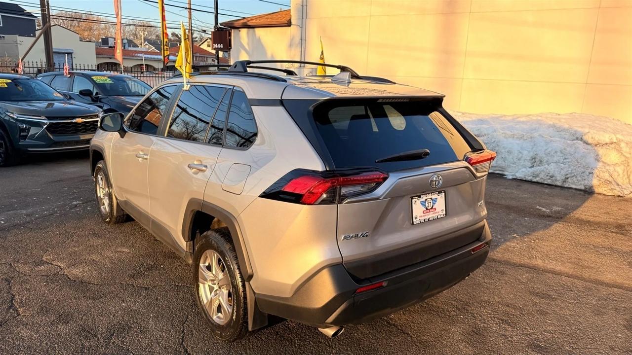Toyota RAV4 XLE 2024
