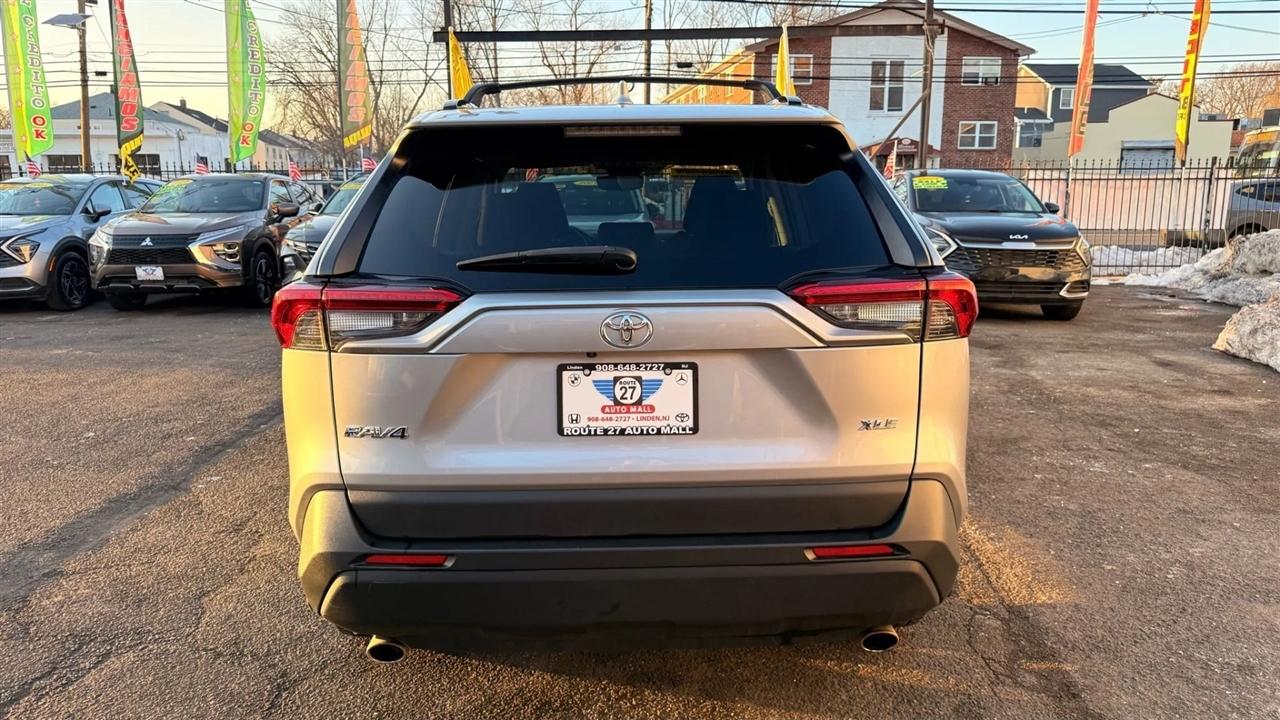 Toyota RAV4 XLE 2024