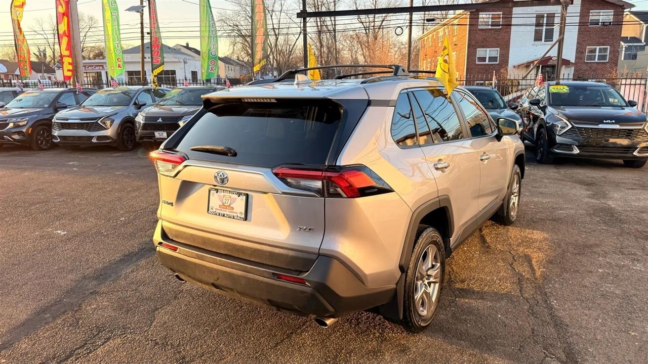 Toyota RAV4 XLE 2024