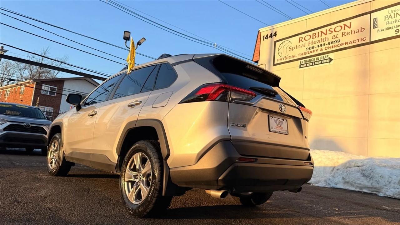 Toyota RAV4 XLE 2024