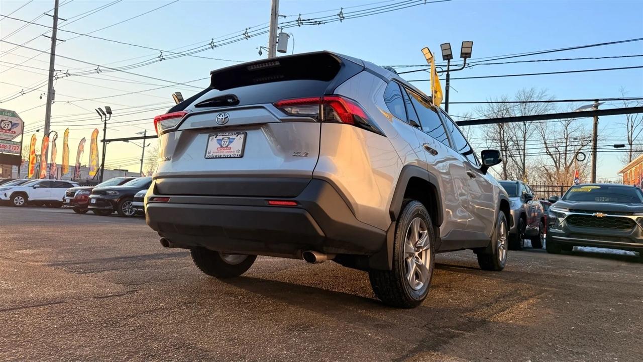 Toyota RAV4 XLE 2024
