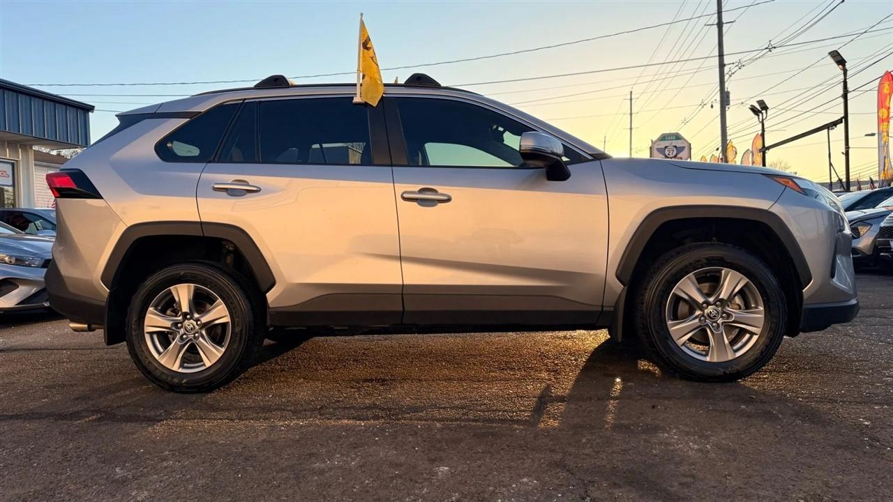 Toyota RAV4 XLE 2024