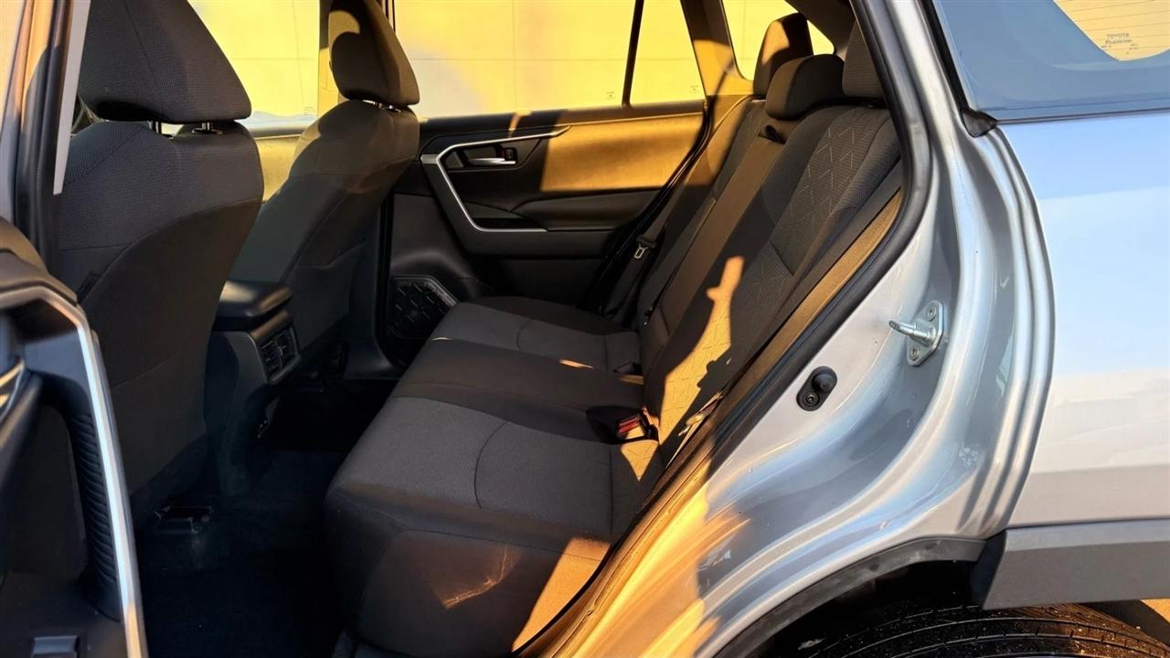 Toyota RAV4 XLE 2024