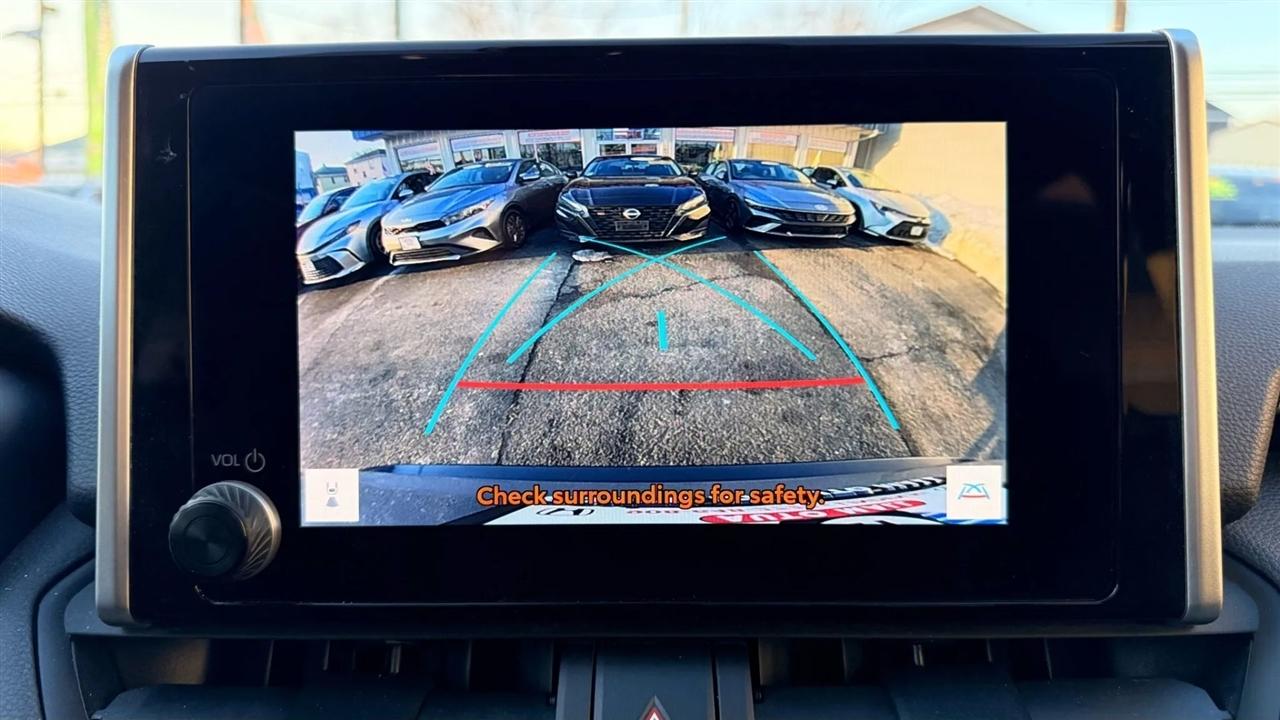 Toyota RAV4 XLE 2024