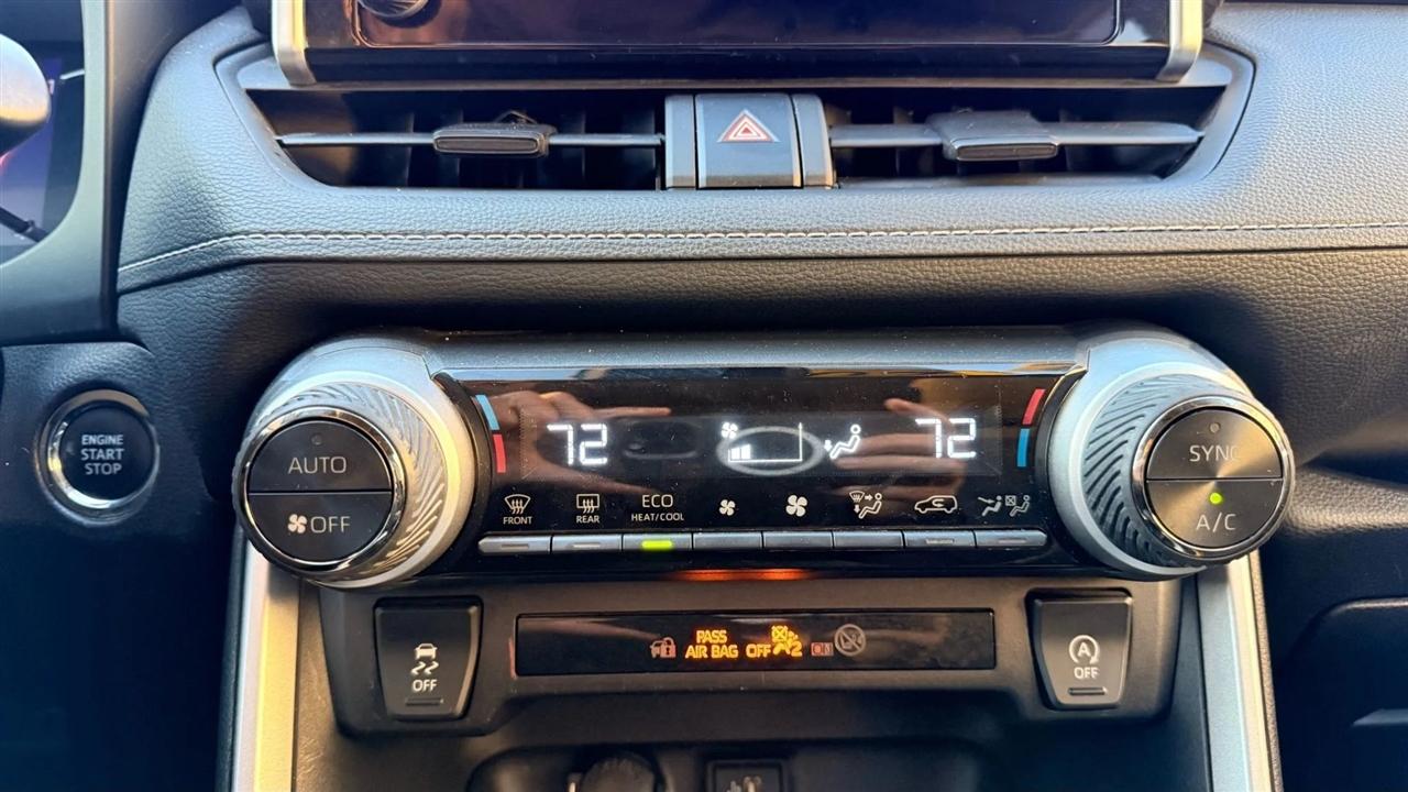 Toyota RAV4 XLE 2024