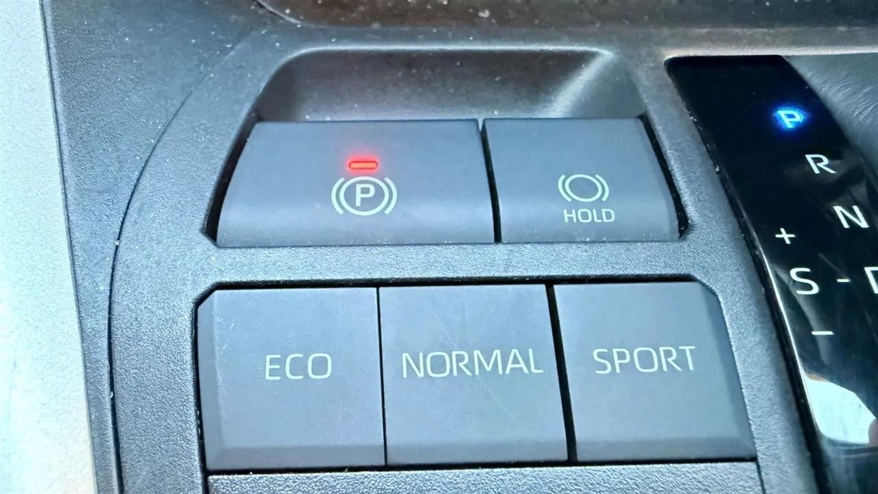 Toyota RAV4 XLE 2024