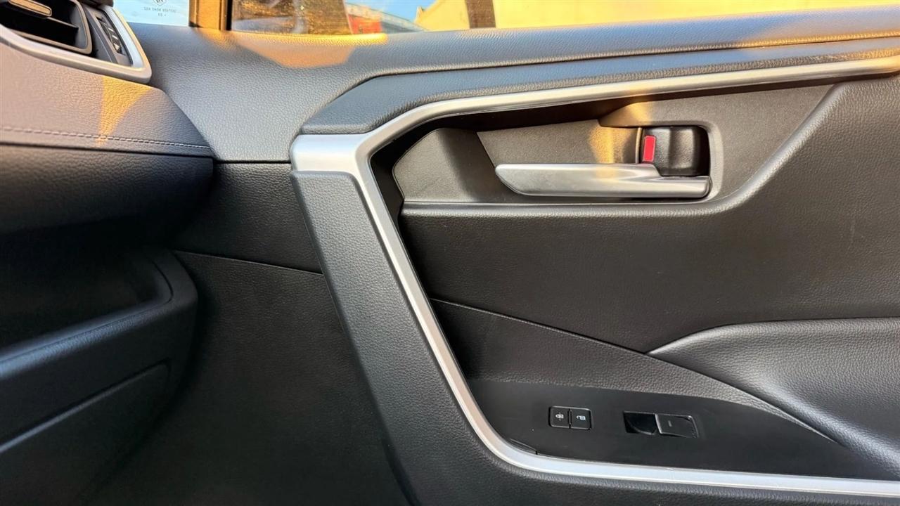 Toyota RAV4 XLE 2024