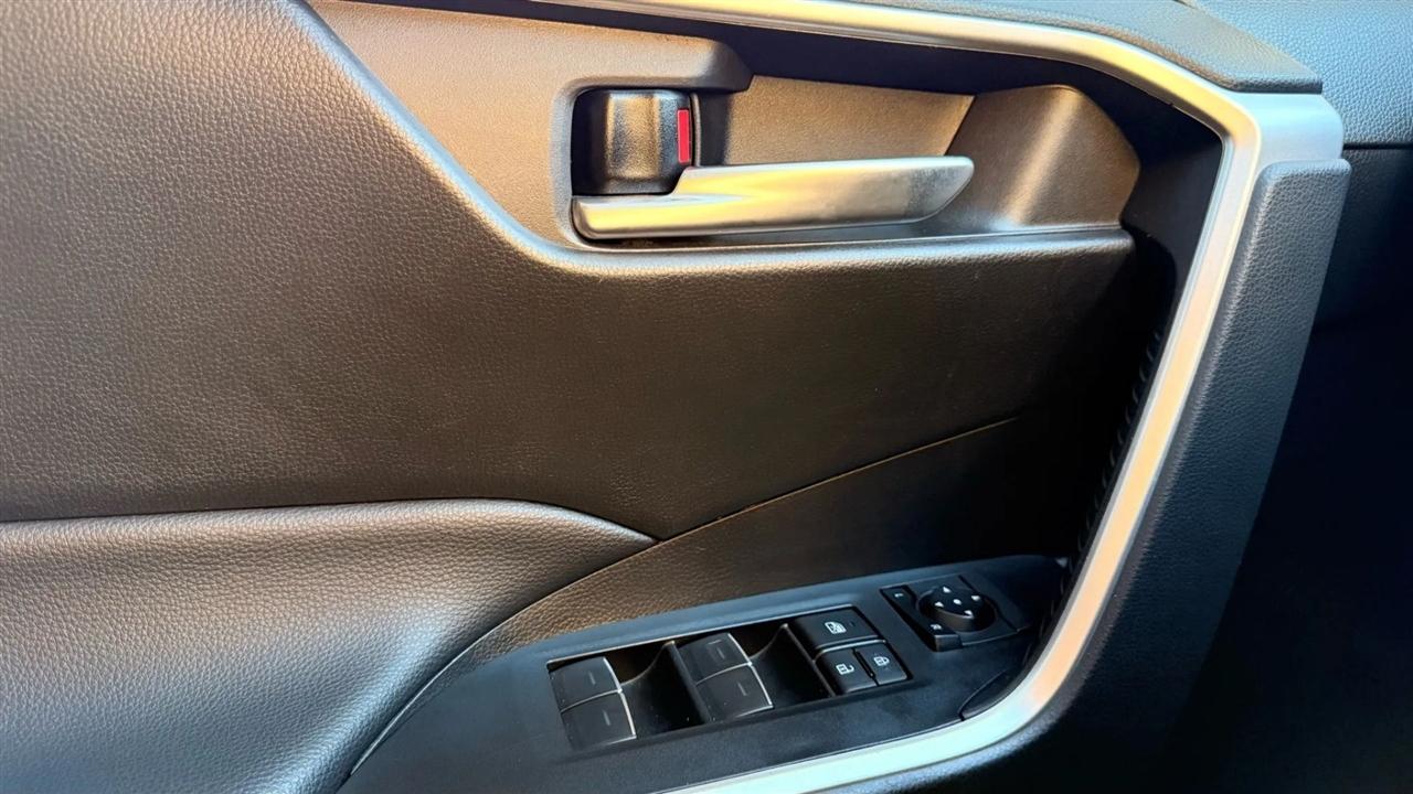 Toyota RAV4 XLE 2024