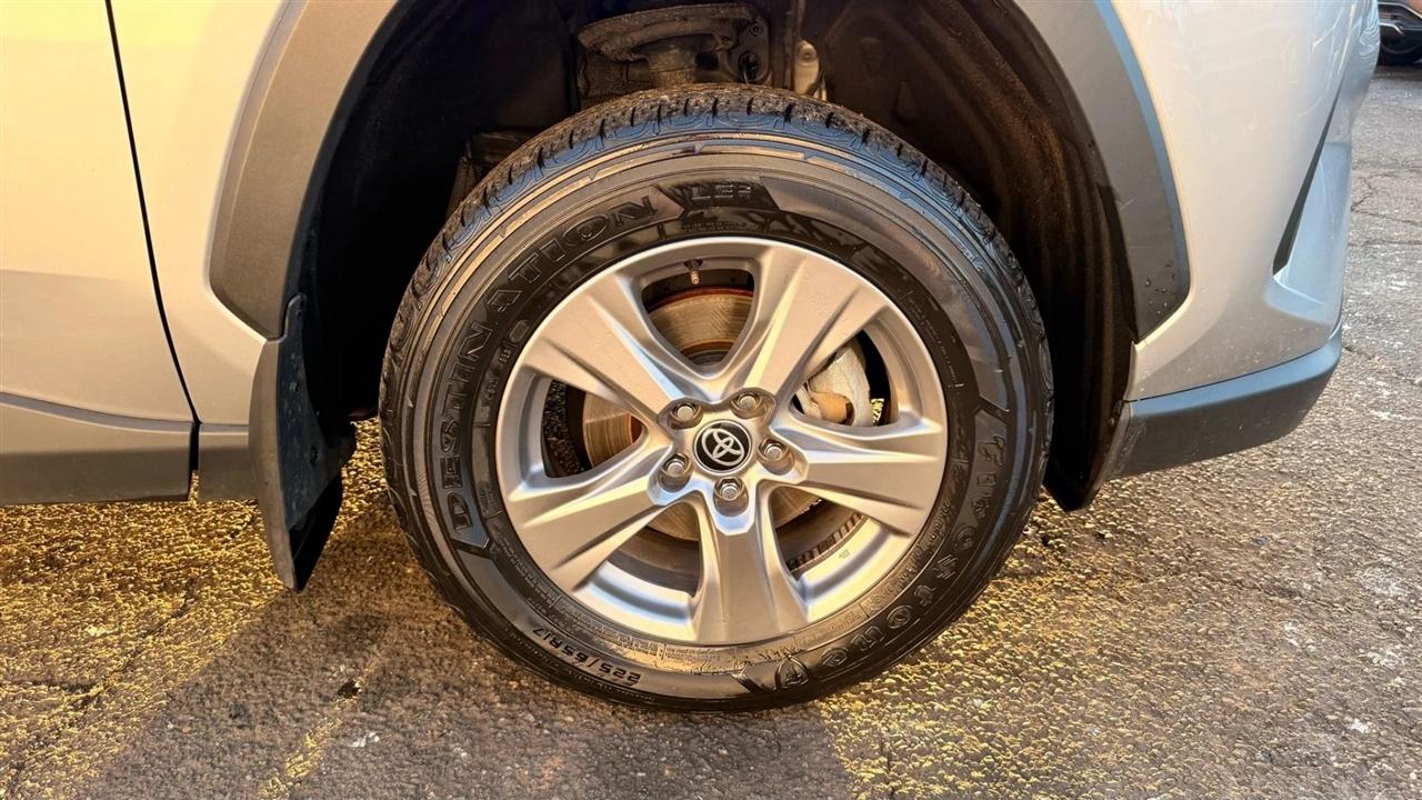 Toyota RAV4 XLE 2024