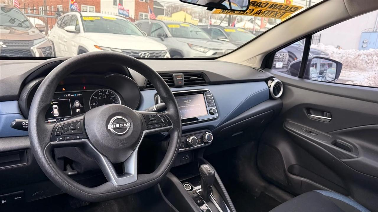 Nissan Versa SV 2023