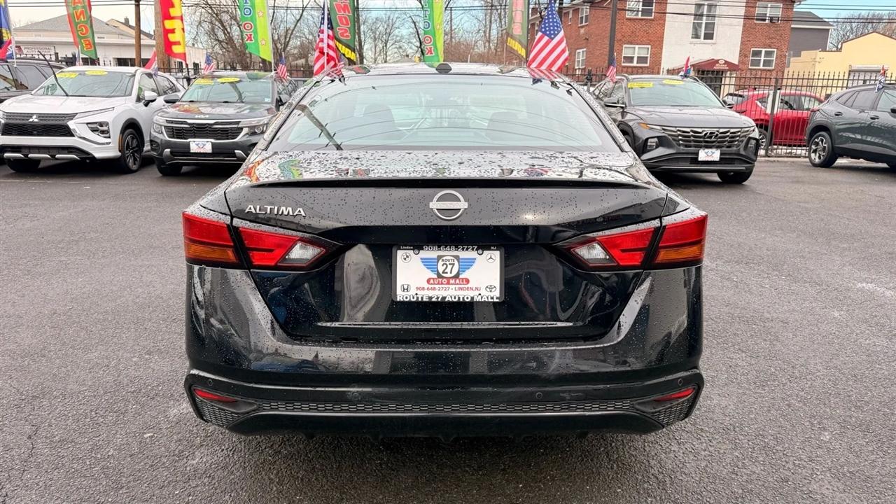 Nissan Altima 2.5 SV 2025