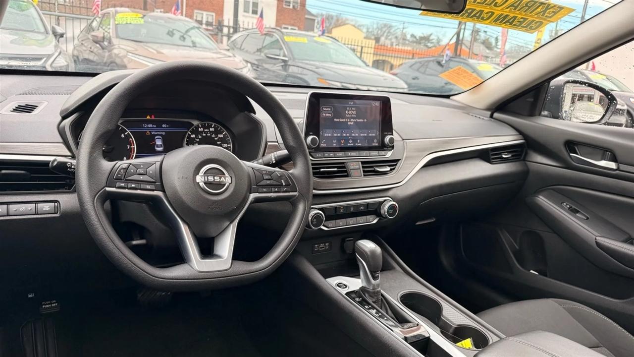 Nissan Altima 2.5 SV 2025