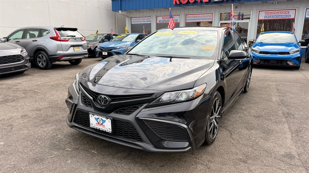 Toyota Camry SE 2023