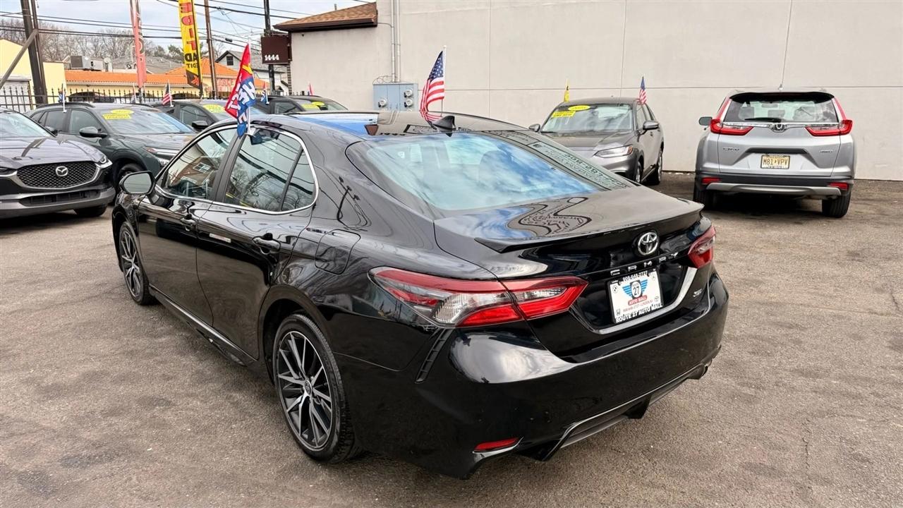 Toyota Camry SE 2023