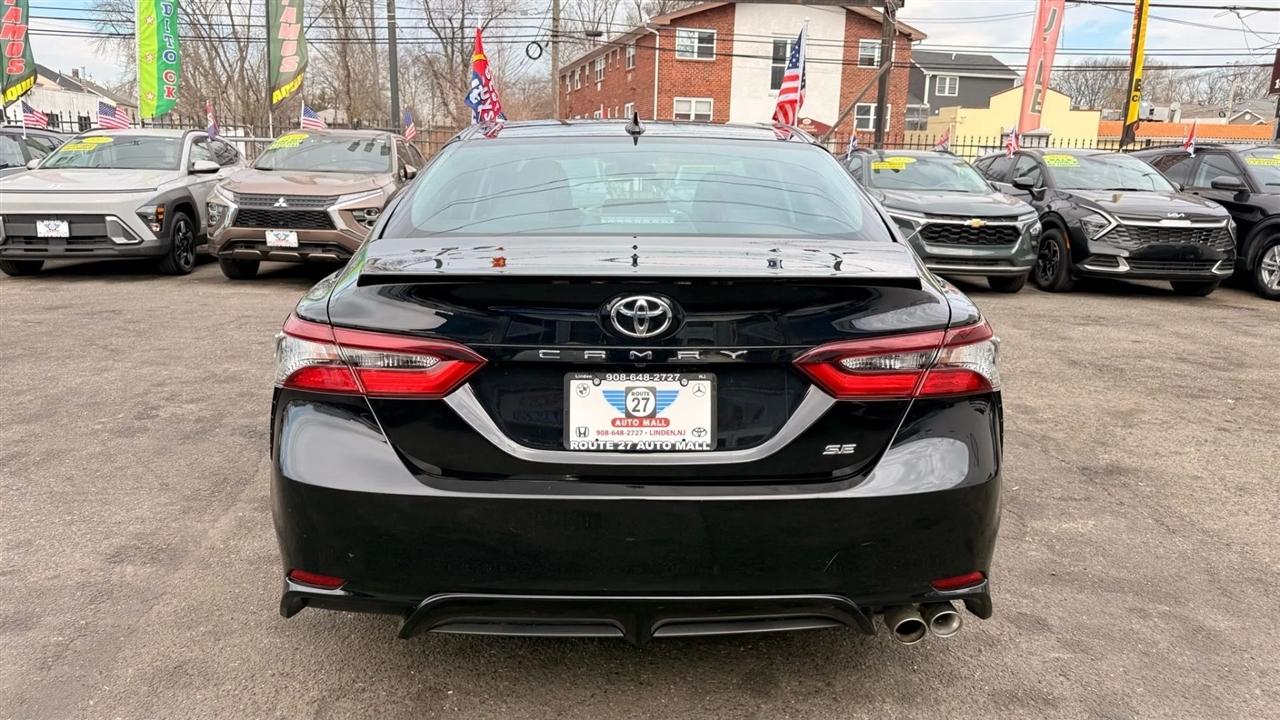 Toyota Camry SE 2023
