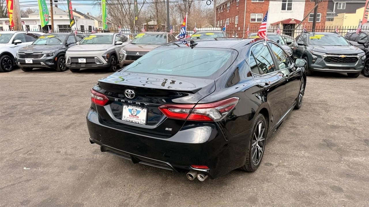 Toyota Camry SE 2023