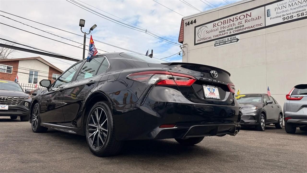 Toyota Camry SE 2023