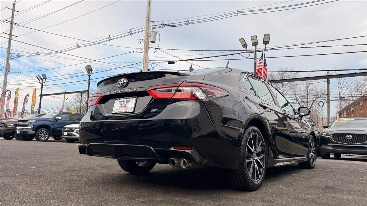 Toyota Camry SE 2023