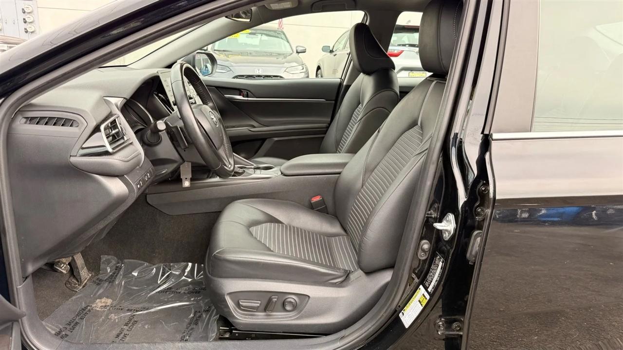 Toyota Camry SE 2023