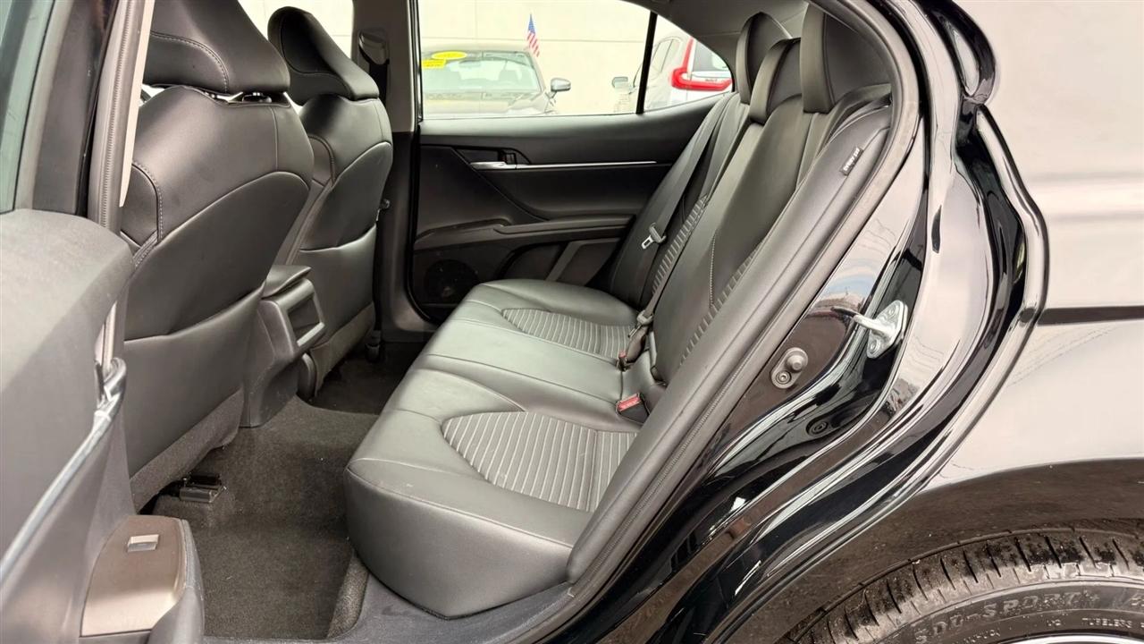 Toyota Camry SE 2023