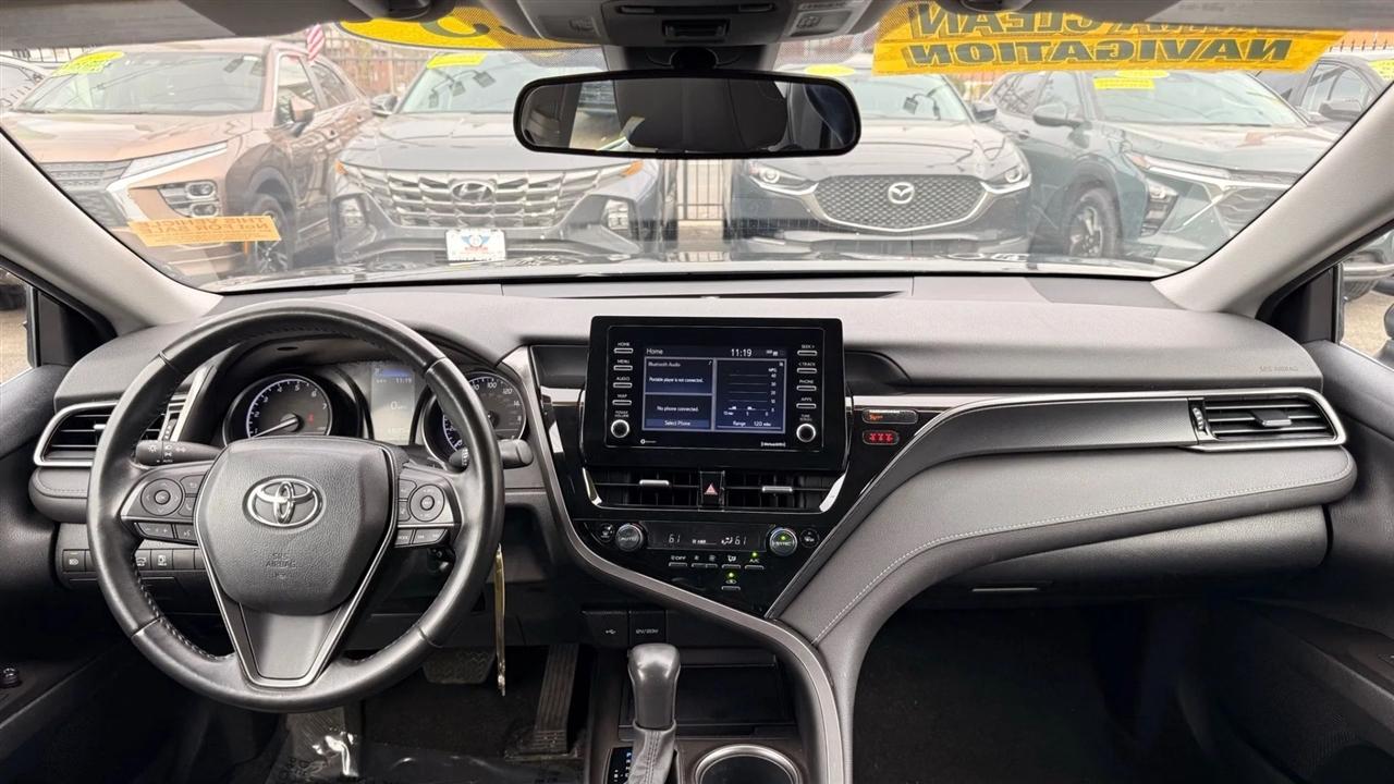Toyota Camry SE 2023