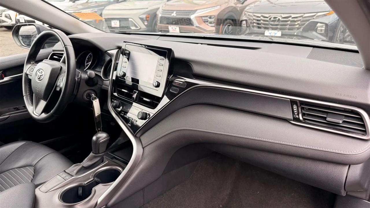 Toyota Camry SE 2023