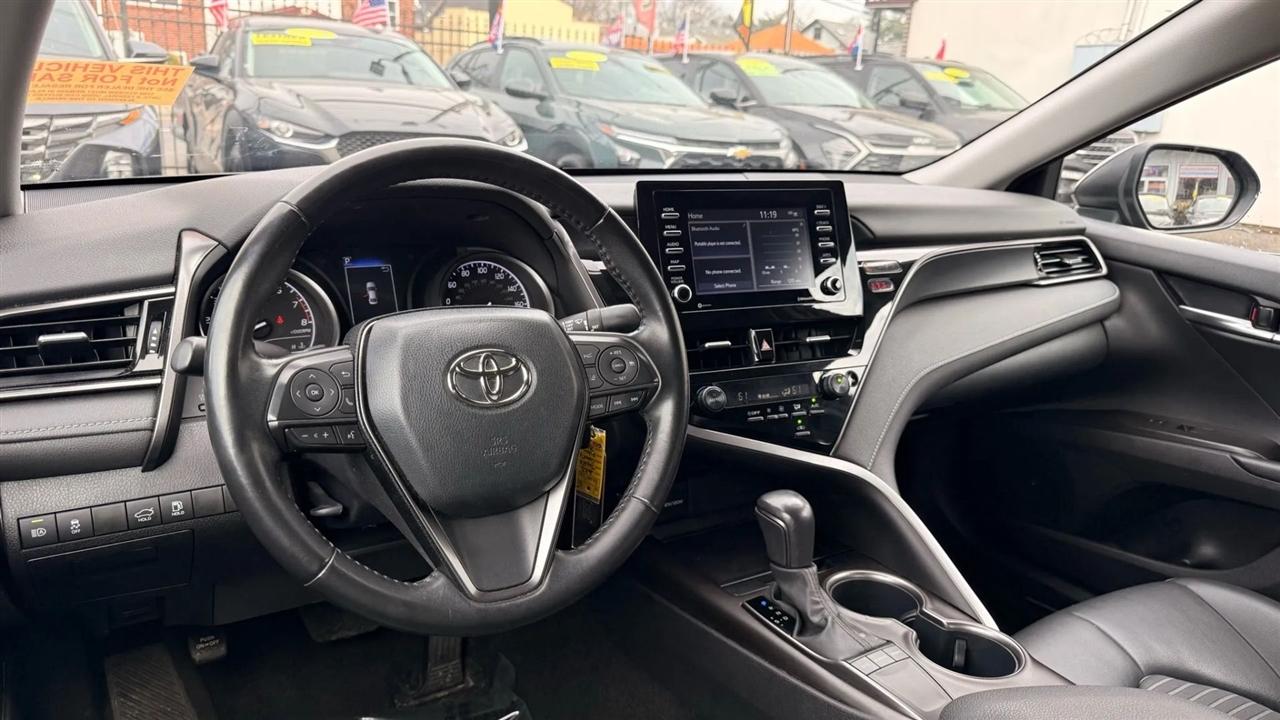 Toyota Camry SE 2023