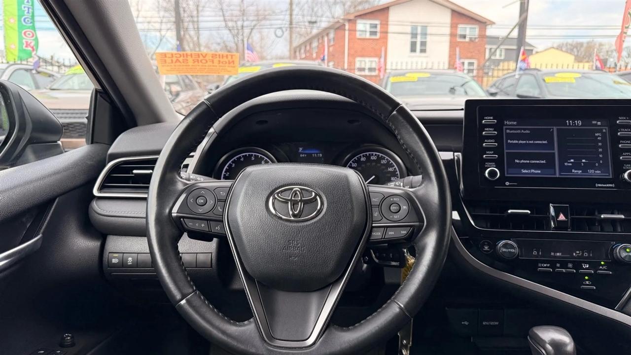 Toyota Camry SE 2023