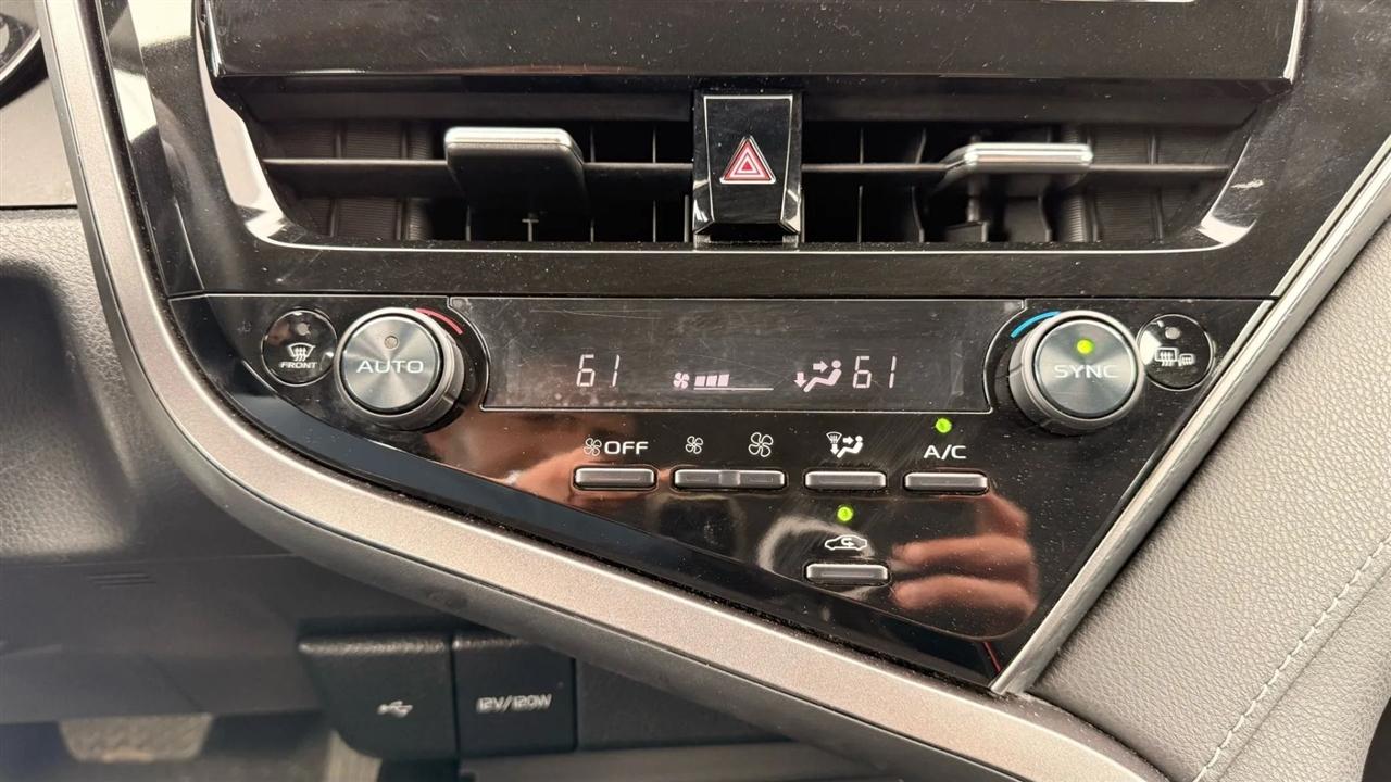 Toyota Camry SE 2023