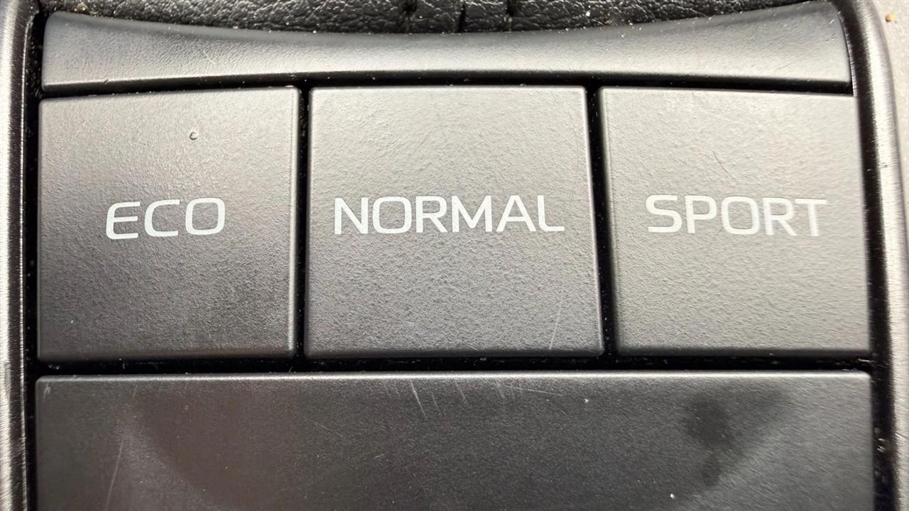 Toyota Camry SE 2023