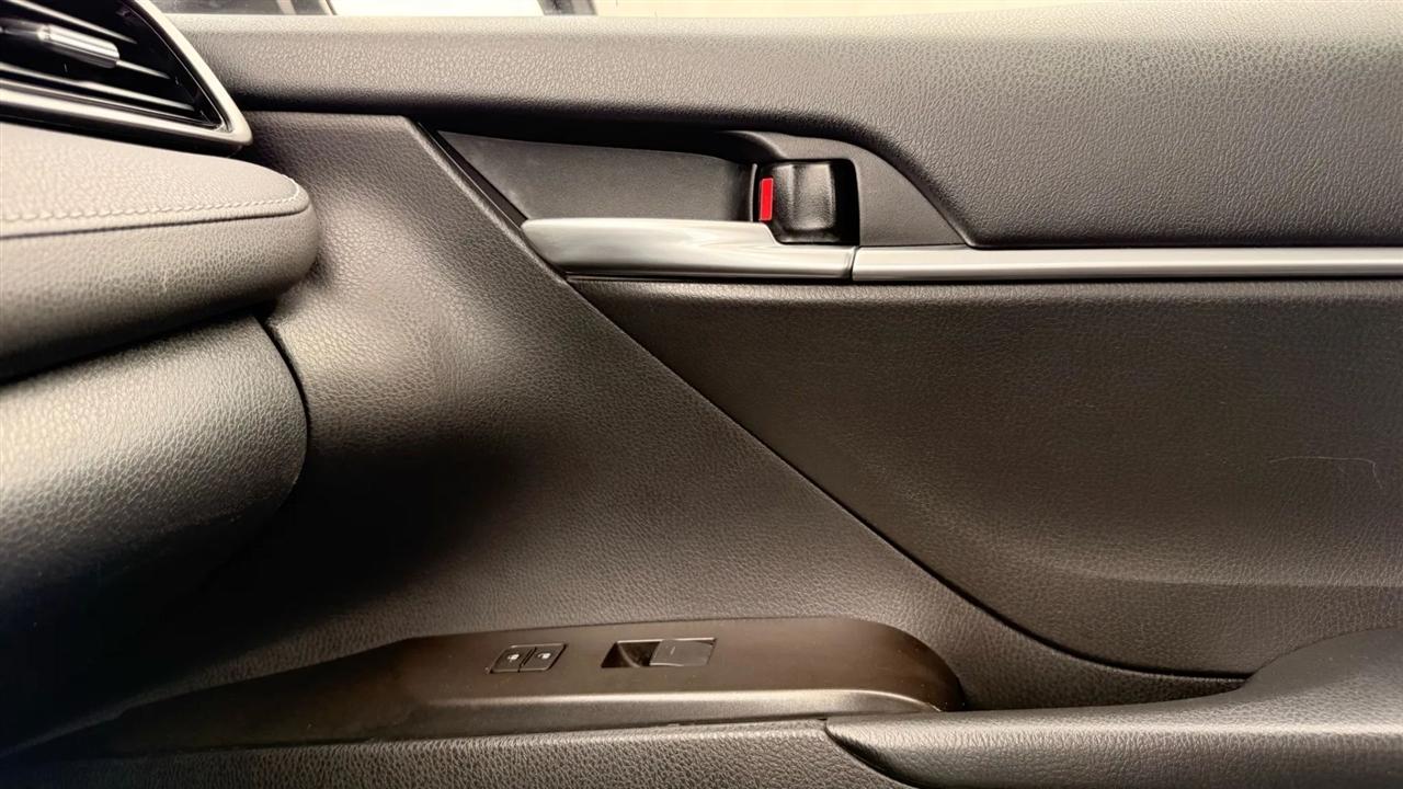 Toyota Camry SE 2023