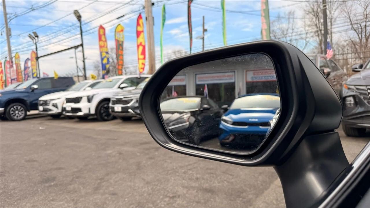 Toyota Camry SE 2023