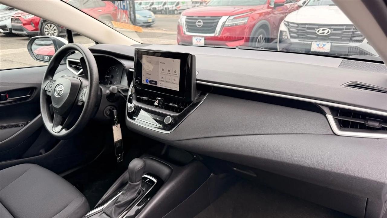 Toyota Corolla LE 2025