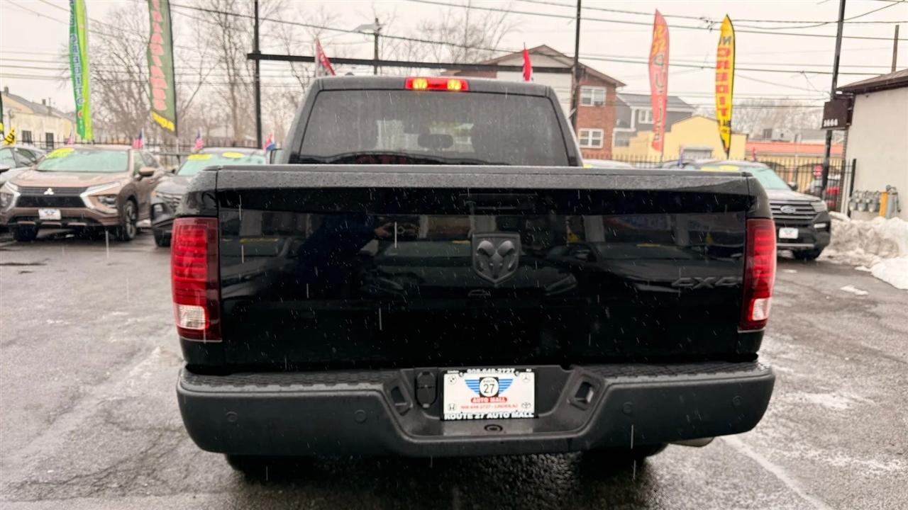 RAM 1500 Classic Tradesman Crew Cab SWB 4WD 2024