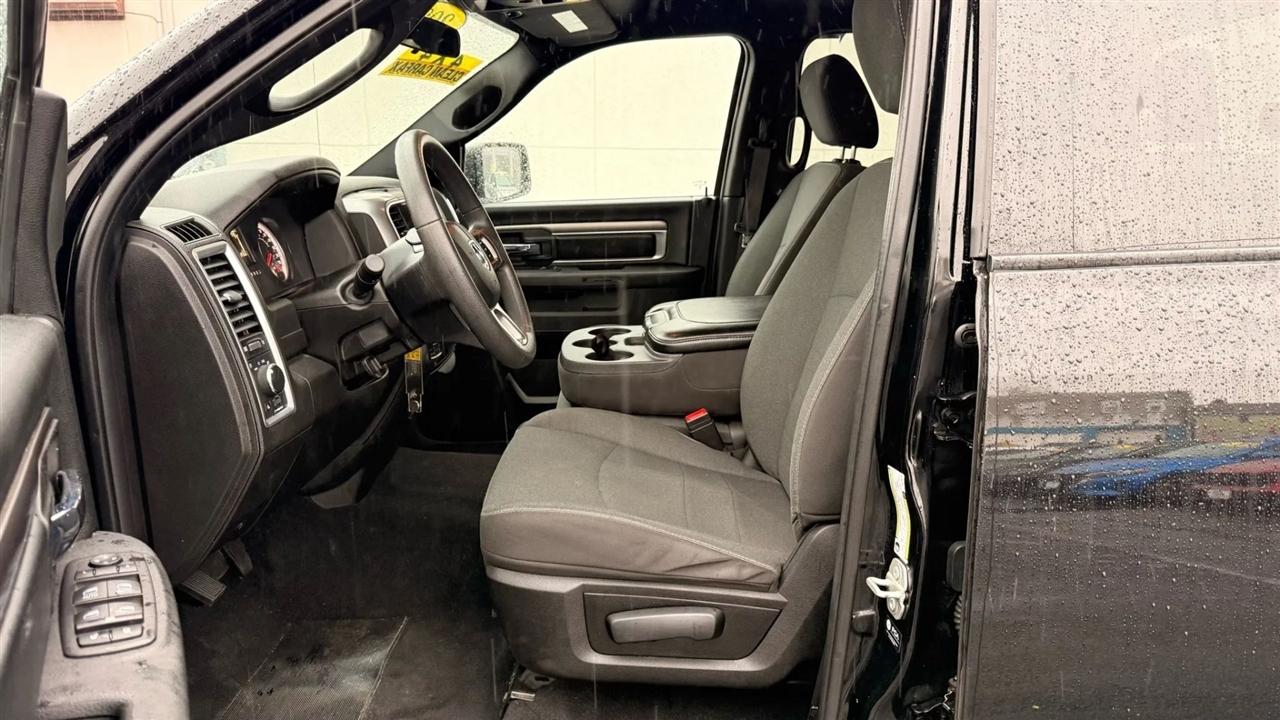 RAM 1500 Classic Tradesman Crew Cab SWB 4WD 2024